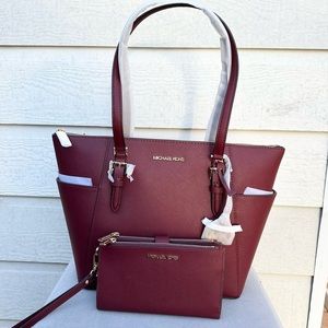 SALE! 🍁Michael Kors purse and wallet